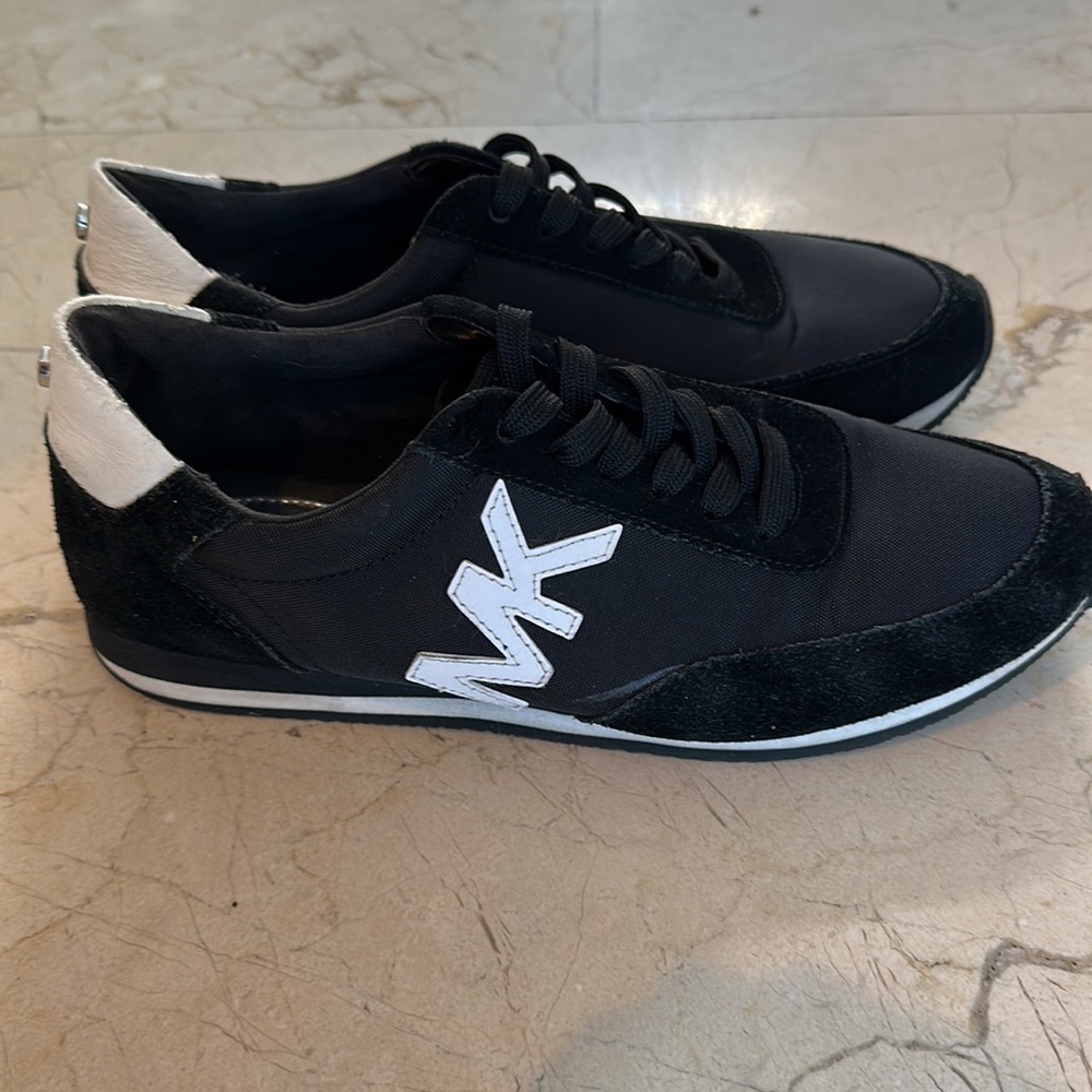 Michael Kors Black sneaker with suede details. Size 7